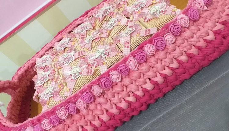 سرير مصنوع من خيوط الكروشيه